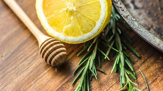 Cara Menghilangkan Ketombe dengan Lemon: 12 Langkah Mudah yang Wajib Dicoba