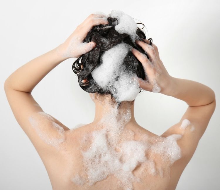 Selamat Tinggal Rambut Kering, Halo Rambut Lembut Sehabis Bermain Air Laut!