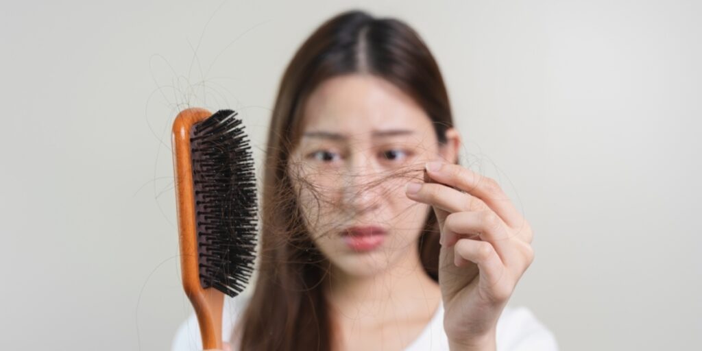 Perangi Rambut Rontok Akibat Pengobatan Jangka Panjang: Panduan Lengkap untuk Kembalikan Kepercayaan Diri