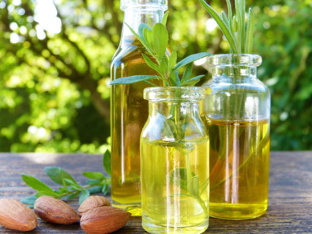 Panduan Lengkap Menggunakan Minyak Almond untuk Rambut: Rahasia Rambut Sehat dan Berkilau