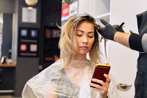 Gaya Rambut 2024: Solusi Rambut Rontok Setelah Bleaching