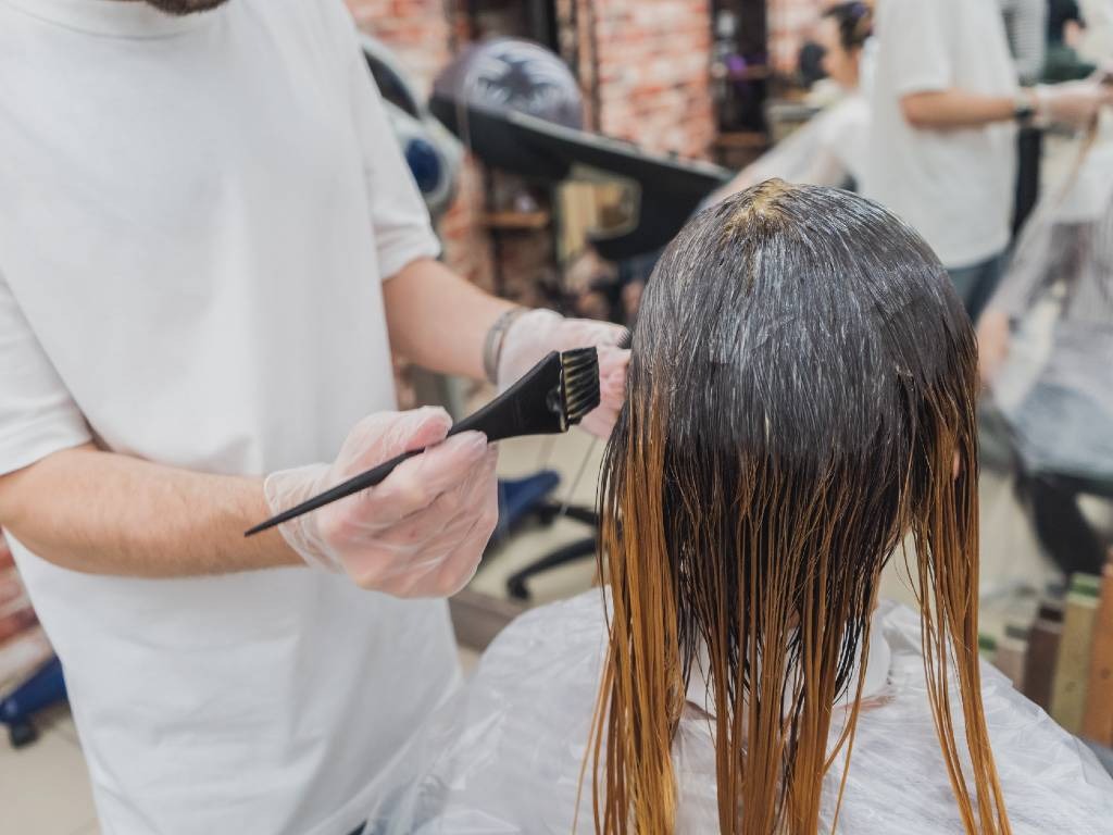 Nutrisi Penting untuk Merawat Rambut Berwarna: Rahasia Rambut Sehat dan Berkilau