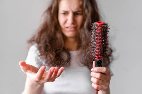 Solusi Praktis Mengatasi Rambut Rontok dengan Bahan Alami