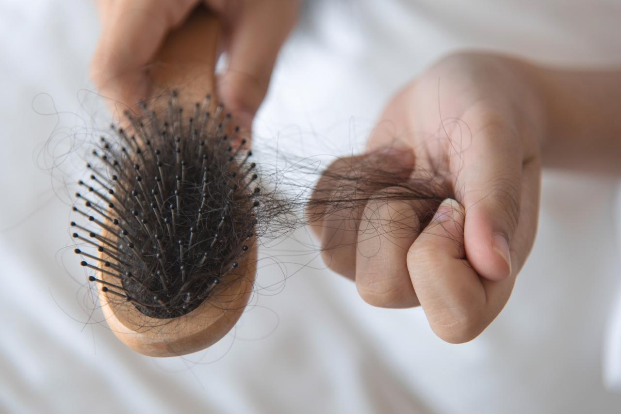 Apakah Rambut Rontok Itu Wajar?