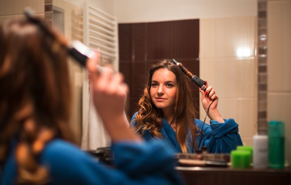 Ucapkan Selamat Tinggal pada Rambut Kusut: Tips Jaga Rambut Sehat Saat Menua