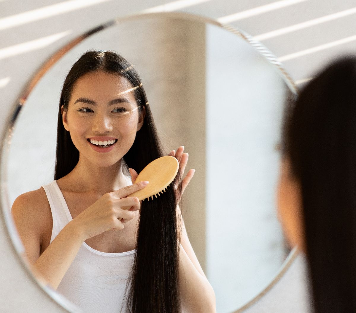 Rambut Kusut? Tenang, Atasi dengan Bahan Alami!