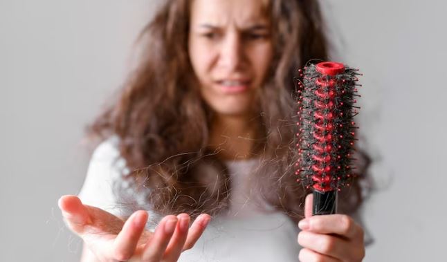 Rahasia Mengatasi Rambut Rontok Akibat Penuaan dengan Bahan Alami