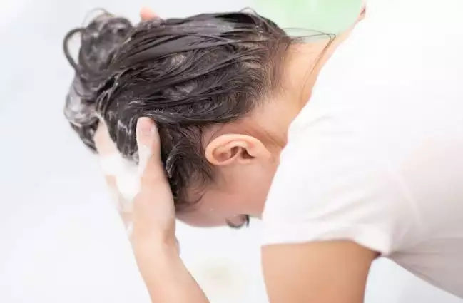 Dari Rambut Kering Kusam ke Lembut Berkilau: Perjalanan Saya Menuju Rambut Sehat dengan Nutrisi Tepat