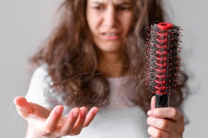 Rambut Rontok Karena Hormon? Tenang, Ada Solusinya!