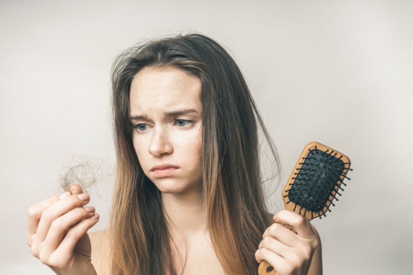 Rambut Rontok Bikin Stres? Tenang, Ini Cara Efektif Mengatasinya!