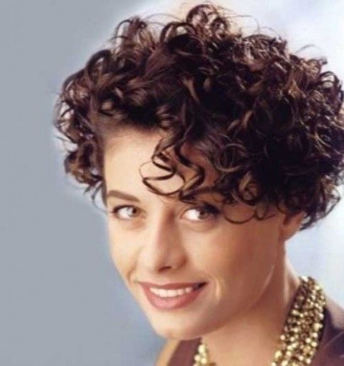 Inspirasi Gaya Rambut Curly Pendek ala Selebriti: Tampil Kece dan Percaya Diri!