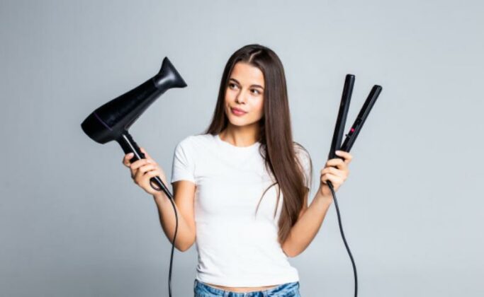 Rambut Kering dan Kusam? Hati-hati, Hair Dryer Bisa Jadi Biang Keladinya!