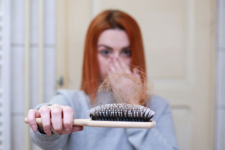 Menghadapi Tantangan Rambut Rontok Akibat Kemoterapi: Panduan Lengkap untuk Menemukan Kembali Kepercayaan Diri