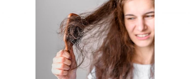 Mengapa Rambut Wanita Bisa Kusut? Ini Penyebabnya!