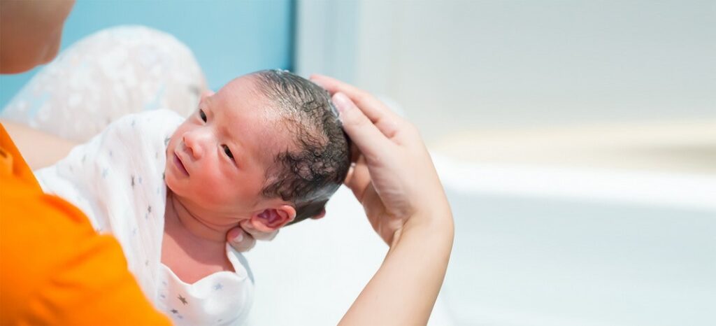 Apakah Rambut Bayi Wajib Digundul