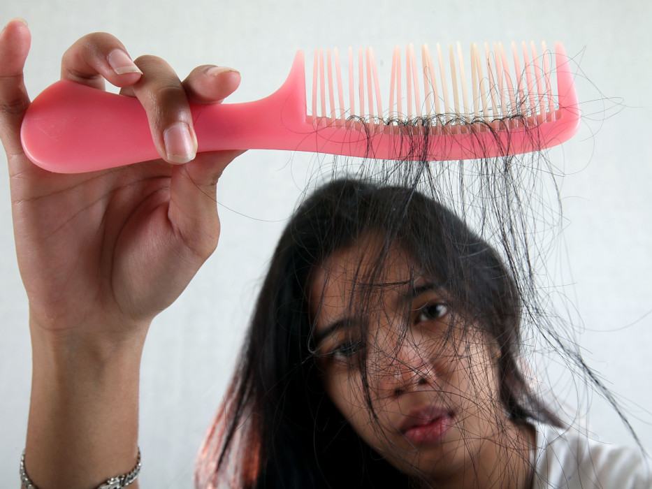 Cara Mengatasi Rambut Rontok dan Bercabang: 12 Langkah untuk Rambut Sehat dan Kuat