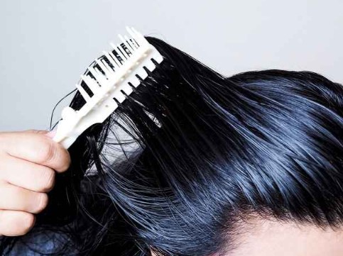 Rambut Berminyak? Tenang, Ada Solusinya! Panduan Lengkap Perawatan Rambut Berminyak untuk Wanita