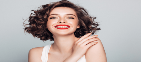 Rambut Curly Pendekmu Berantakan? Atasi Frizz dengan 5 Rahasia Ini!