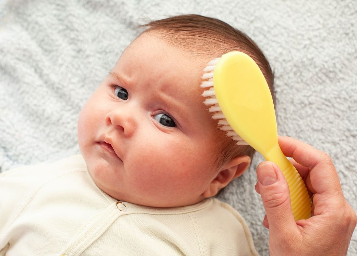 Tips Mengatasi Rambut Rontok pada Bayi dengan Aman: Tenang, Mama!