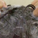 Rambut Lepek Setelah Mandi Malam? Atasi dengan 7 Tips Jitu Ini!