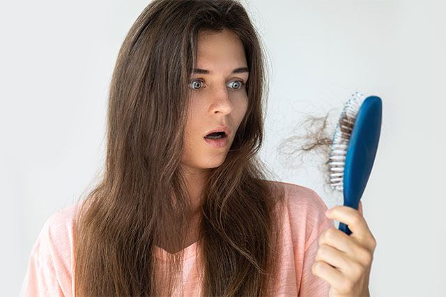 Rambut Rontok: Masalah yang Sering Menghantui Wanita, Solusi Apa yang Tepat?