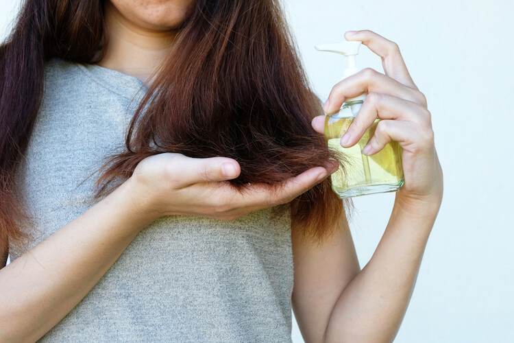 5 Kesalahan Fatal yang Bisa Merusak Rambut Kering dan Rusak Saat Menggunakan Minyak Esensial