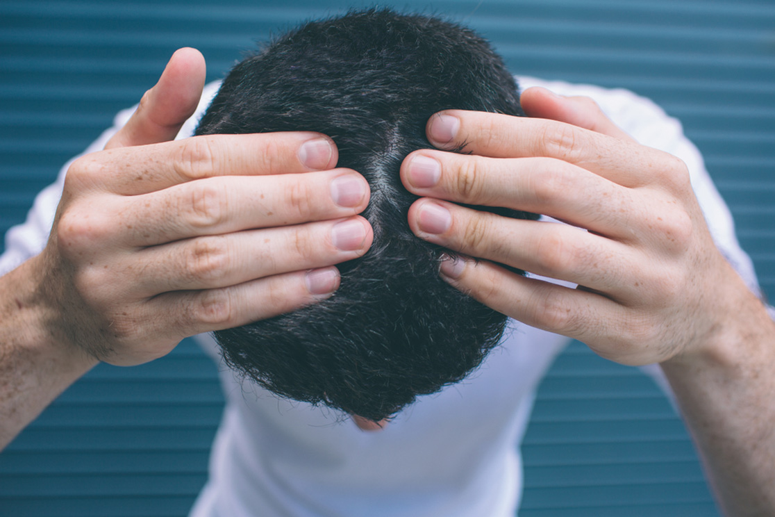 Rambut Rontok? Tenang, Masih Ada Harapan! Panduan Lengkap Mengatasi Rambut Rontok pada Pria