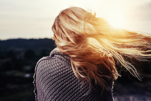 Rambut Kering dan Kusam? Atasi dengan Perawatan Herbal!