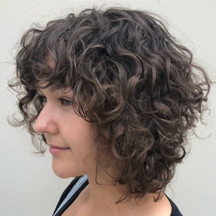 Inspirasi Gaya Rambut Curly Pendek untuk Musim Dingin: Tampil Kece dan Hangat!