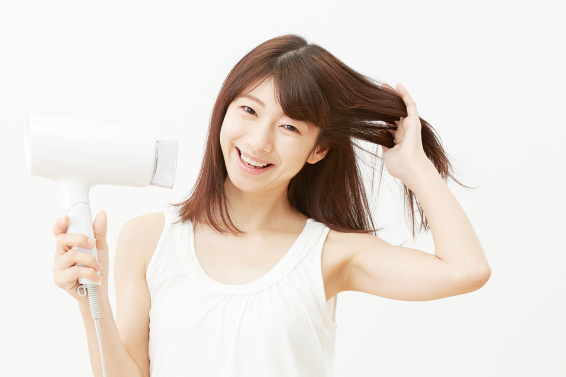 Rambut Kering dan Kusam? Hati-hati, Hair Dryer Bisa Jadi Biang Keladinya!