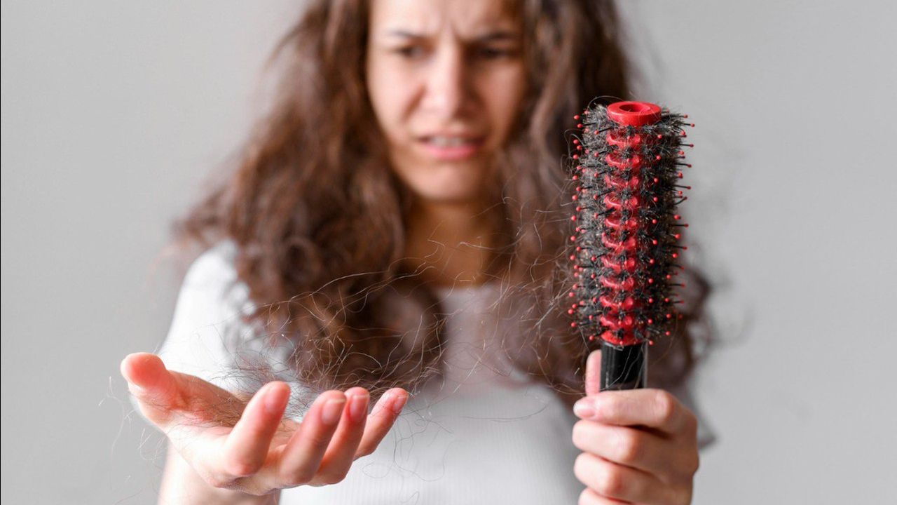 Rambut Gondrong: Keren, Tapi Bikin Rontok?