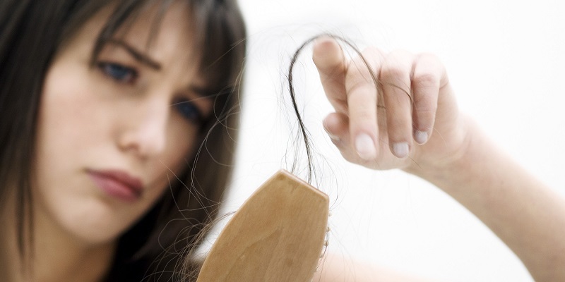 Bagaimana Penyakit Bisa Menyebabkan Rambut Rontok? Ini Penjelasannya!