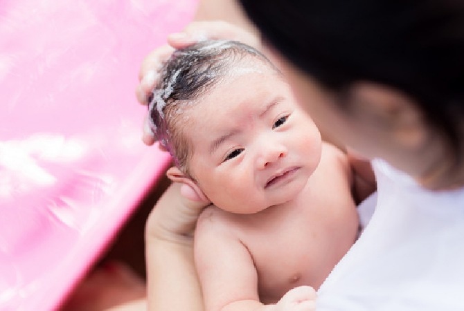 Tips Mengatasi Rambut Kusam pada Bayi dengan Aman: Kembalikan Kilau Rambut Si Kecil!