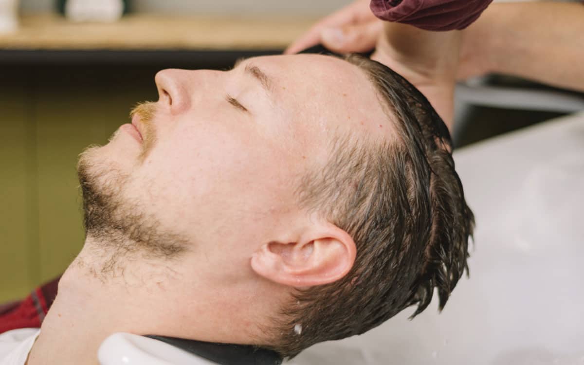 Pertempuran Melawan Rambut Berminyak: Kisah Perjalanan Mengatasi Gangguan Hormonal