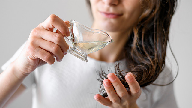 Rahasia Rambut Sehat dengan Minyak Esensial untuk Rambut Kering dan Rontok Ringan