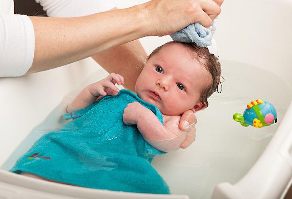 Takut Si Kecil Kehilangan Rambut? Tenang, Atasi Rambut Rontok Bayi dengan Aman!