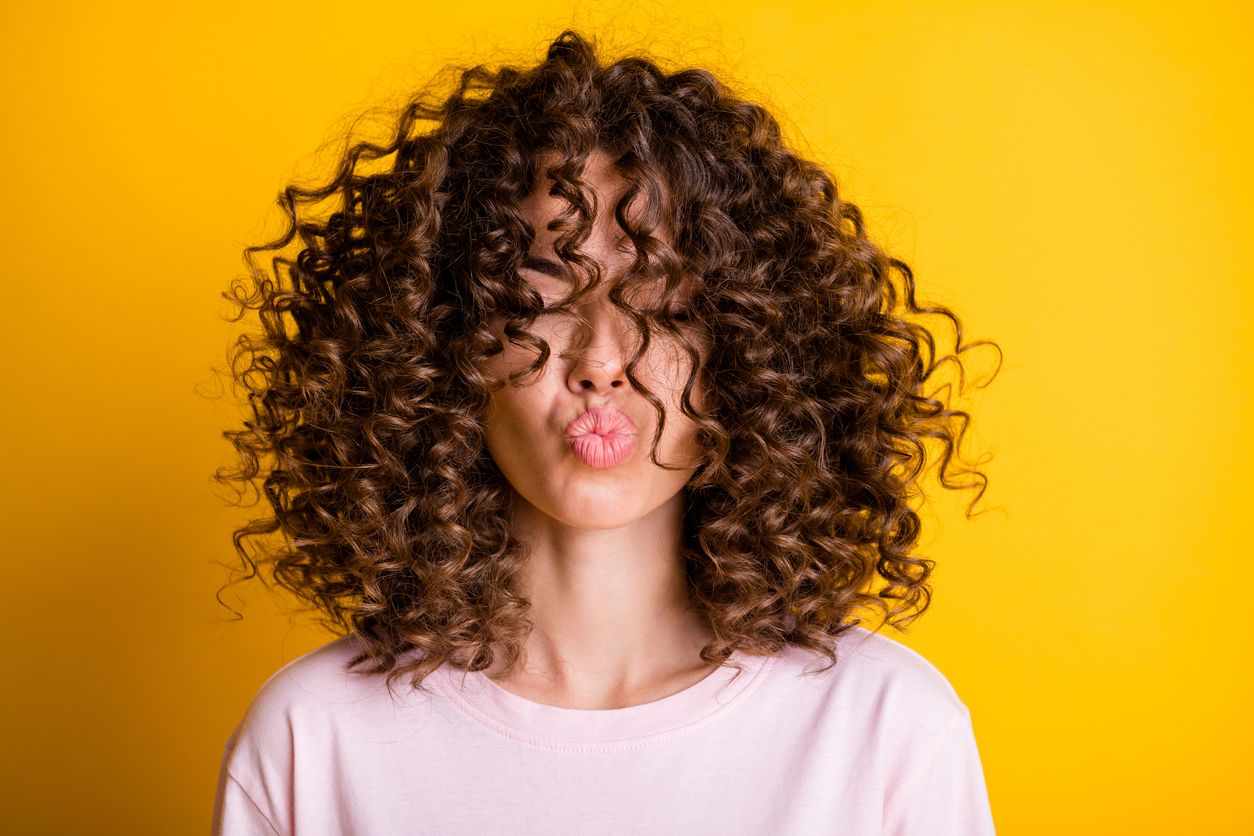 Rambut Keriting: Taklukkan Kekusutan dengan Bahan Alami!