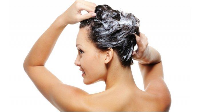 Dilema Setelah Keramas: Keringkan Rambut atau Biarkan Alami?