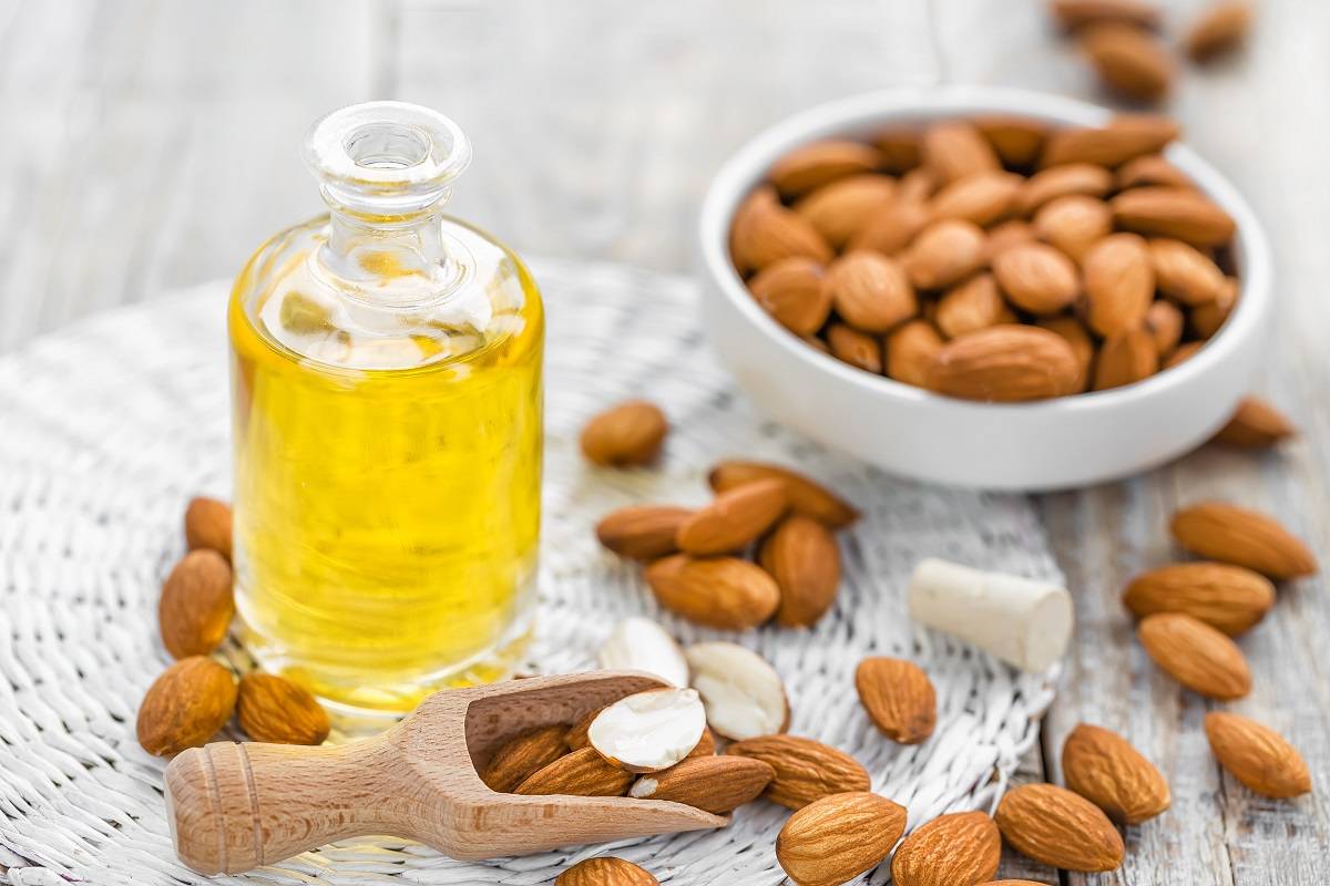 Panduan Lengkap Menggunakan Minyak Almond untuk Rambut: Rahasia Rambut Sehat dan Berkilau