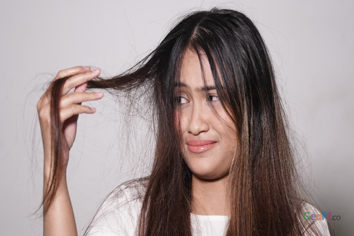 Rambut Rontok Akibat Polusi? Tenang, 12 Tips Ini Solusinya!