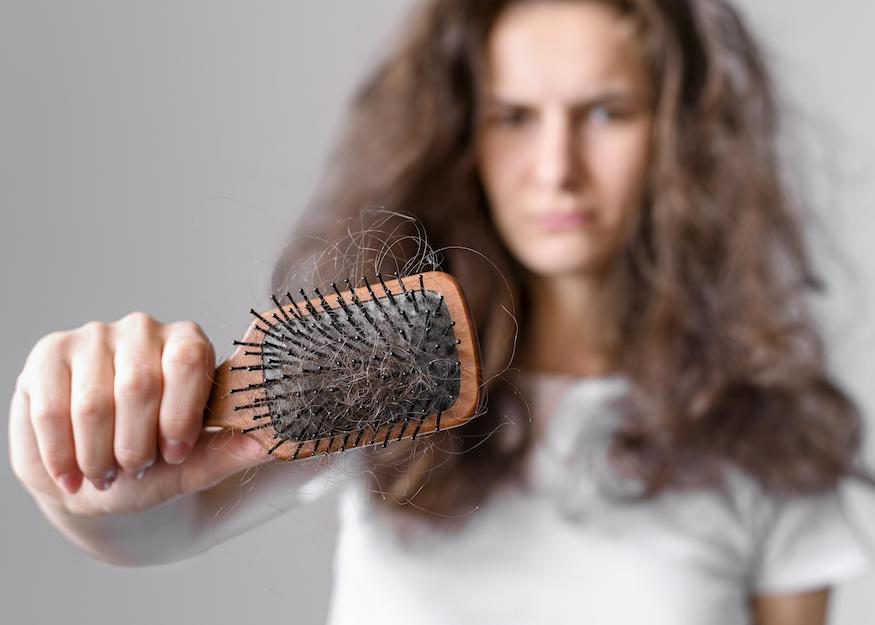 Rambut Rontok: Masalah yang Sering Menghantui Wanita, Solusi Apa yang Tepat?