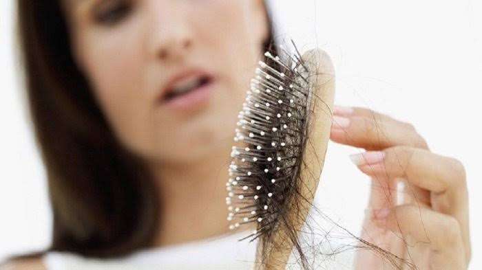 Rambut Rontok? Tenang, Atasi Secara Alami dengan 7 Cara Ini!