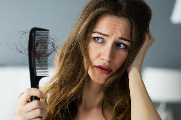 Rambut Rontok dan Kering? Tenang, Ini Solusinya!