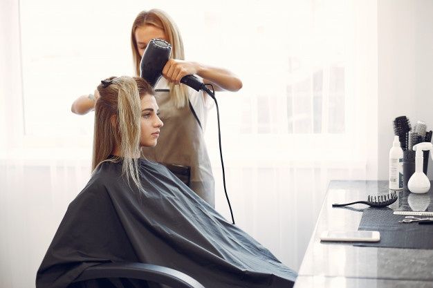 Mengapa Rambut Saya Berminyak Setelah Menggunakan Produk Styling?