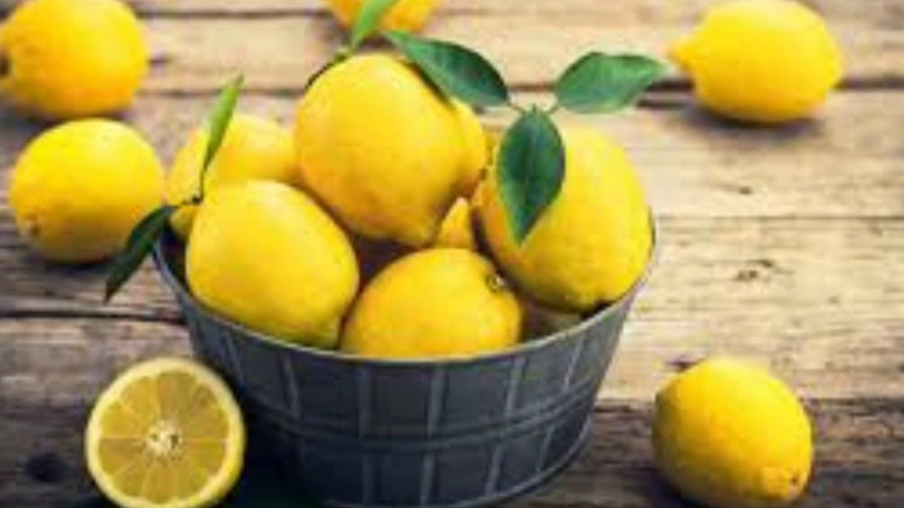 Cara Menghilangkan Ketombe dengan Lemon: 12 Langkah Mudah yang Wajib Dicoba