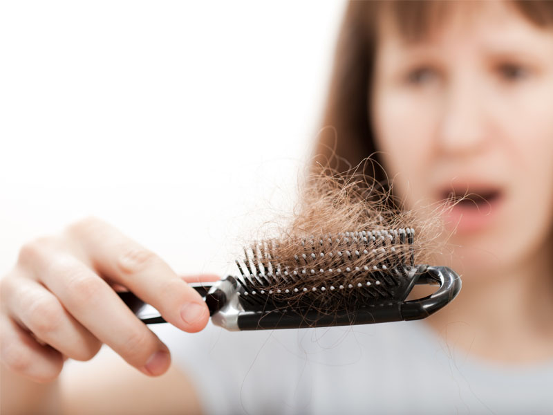 Rambut Rontok Akibat Obat? Jangan Panik, Simak Panduan Lengkap Ini!