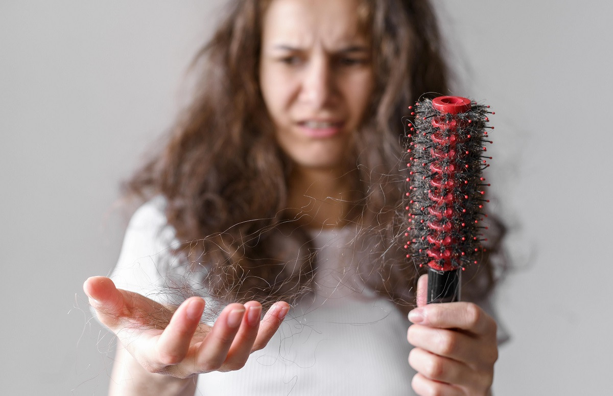 Panduan Lengkap Mengatasi Rambut Rontok: Penyebab, Perawatan, dan Produk Terbaik