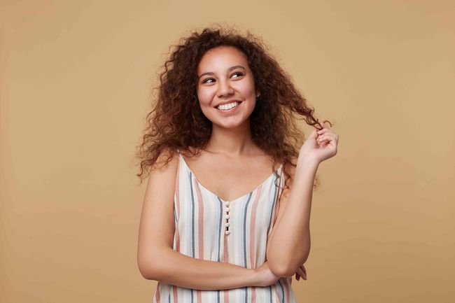 5 Kesalahan yang Sering Dilakukan Saat Merawat Rambut Curly Pendek: Rahasia Rambut Keriting yang Indah dan Sehat