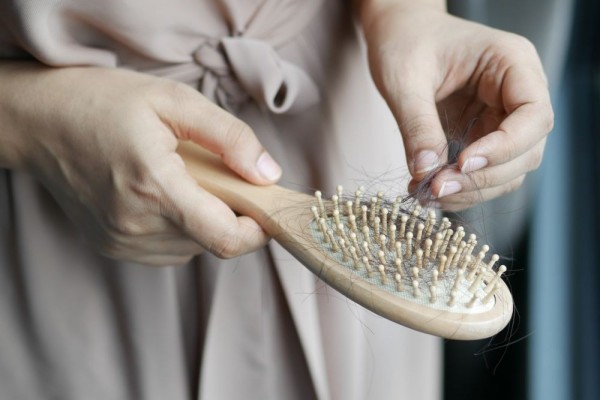 Tips Mengatasi Rambut Rontok pada Bayi dengan Aman: Tenang, Mama!