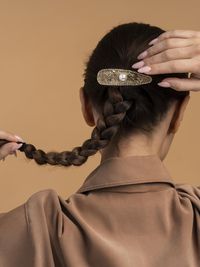 Inspirasi Gaya Rambut Kepang untuk Acara Formal yang Menawan